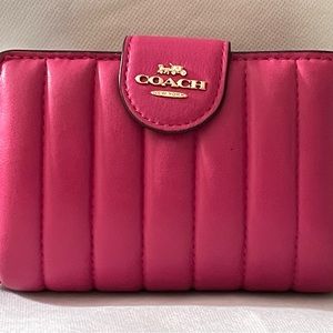 Coach Medium Corner Zip Wallet With Quilting